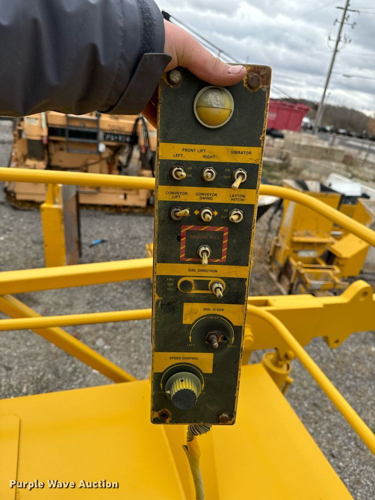 image for item DW2435 1988 Gomaco 9500 trimmer