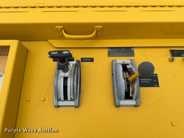 image for item DW2435 1988 Gomaco 9500 trimmer