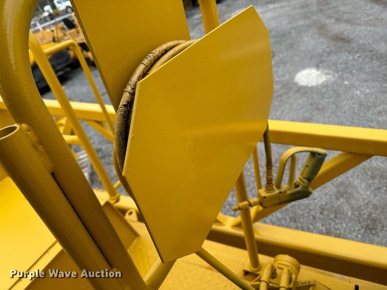 image for item DW2435 1988 Gomaco 9500 trimmer