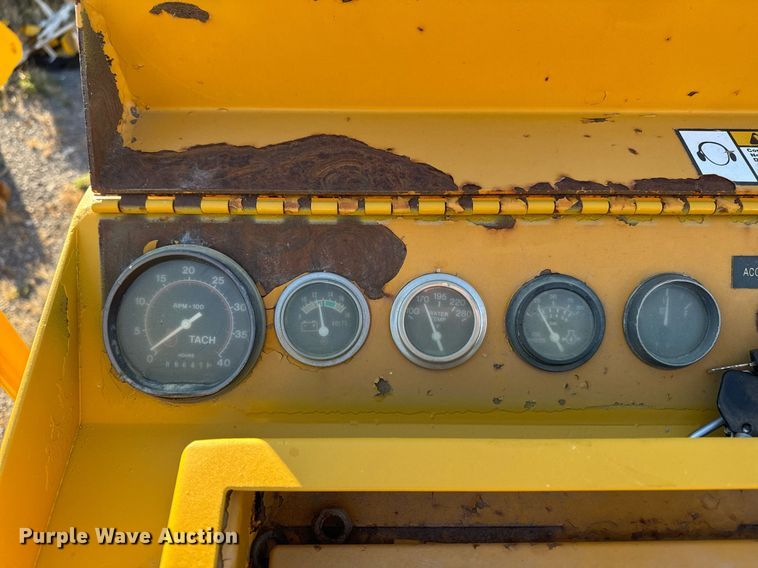 image for item DW2435 1988 Gomaco 9500 trimmer