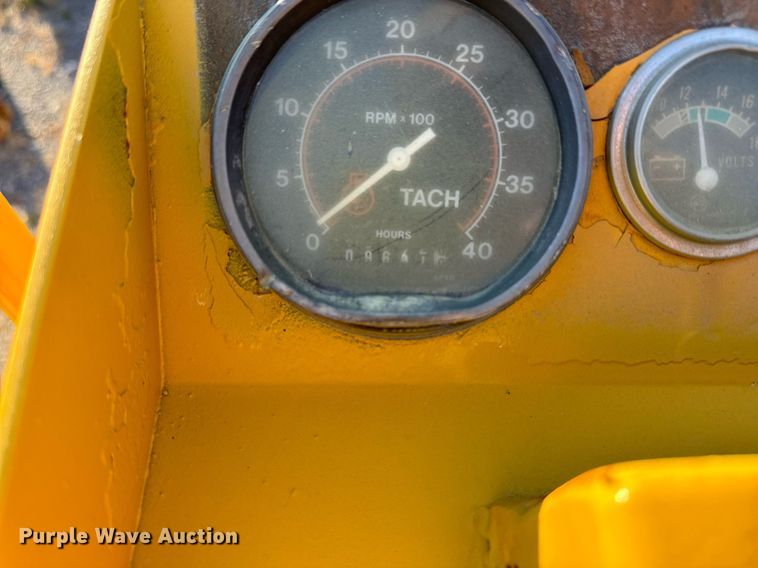 image for item DW2435 1988 Gomaco 9500 trimmer