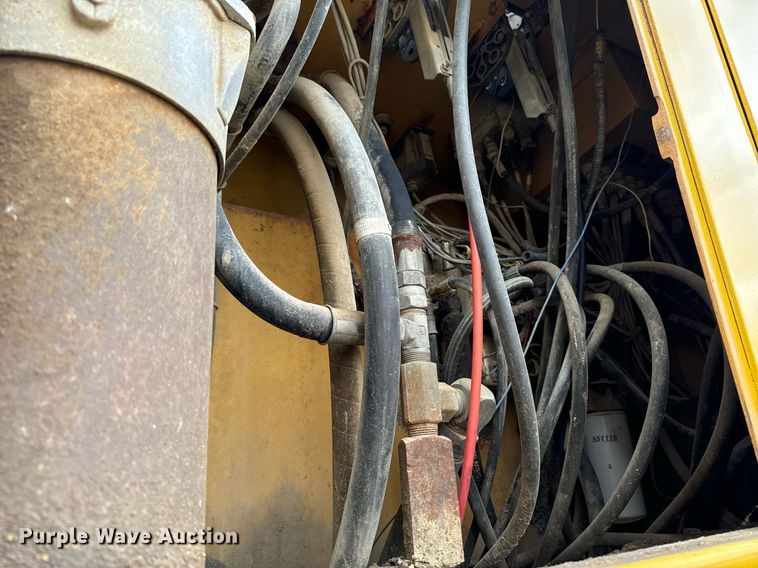 image for item DW2435 1988 Gomaco 9500 trimmer