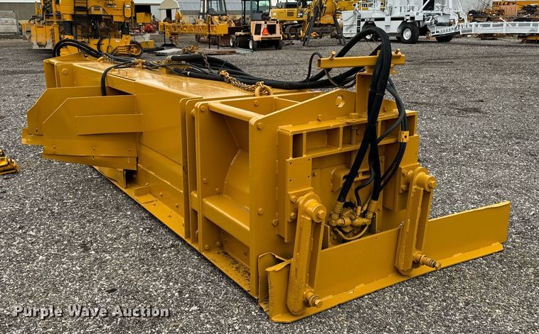 image for item DW2435 1988 Gomaco 9500 trimmer