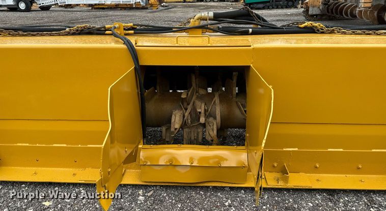 image for item DW2435 1988 Gomaco 9500 trimmer