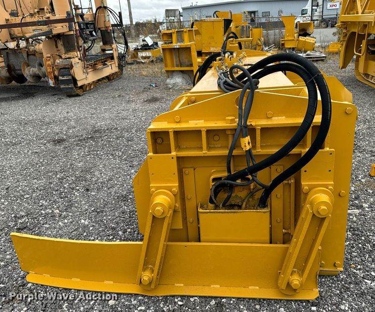 image for item DW2435 1988 Gomaco 9500 trimmer