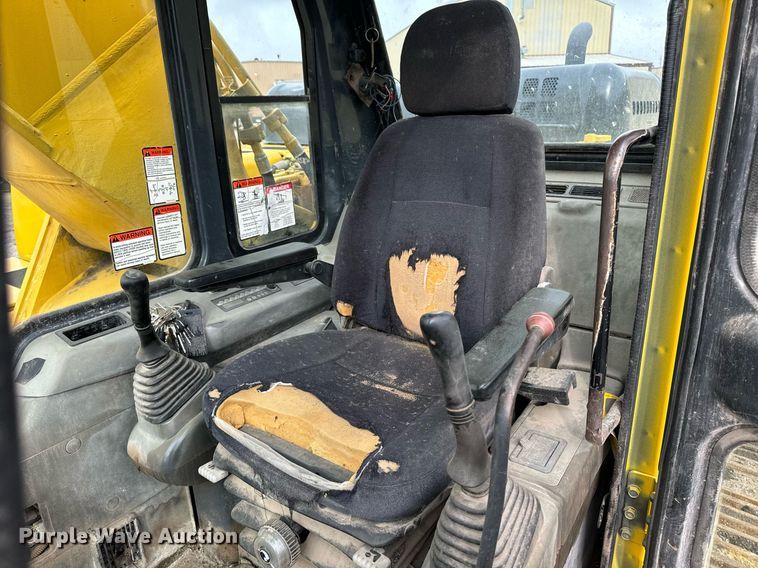 image for item DW2436 2003 Komatsu PC400 excavator