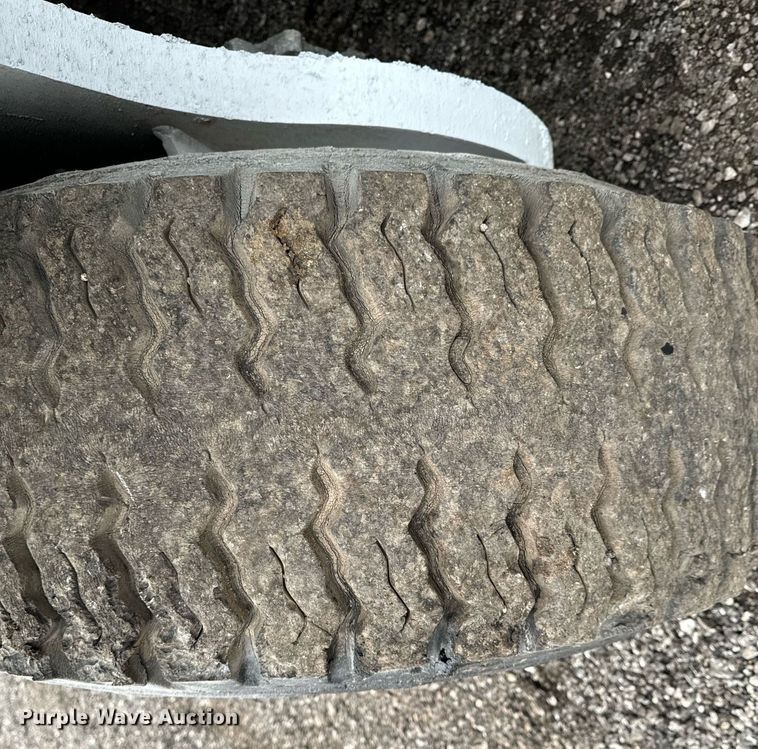 image for item DW2437 CMI MTP-400 roll material placer