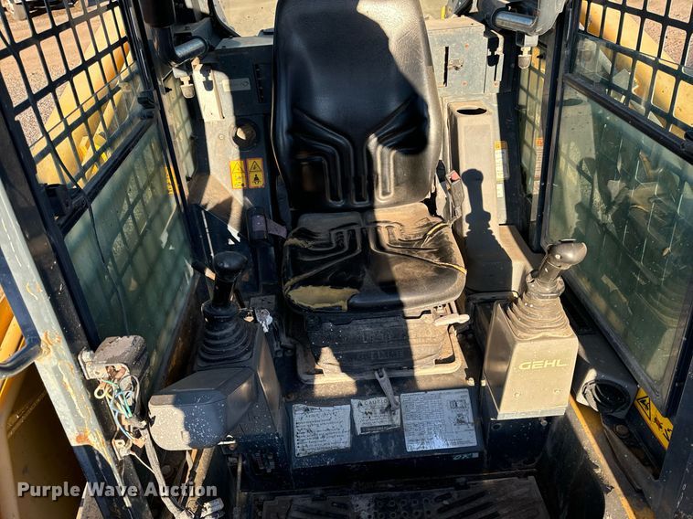 image for item DW2442 2012 Gehl CTL75 tracked skid steer loader