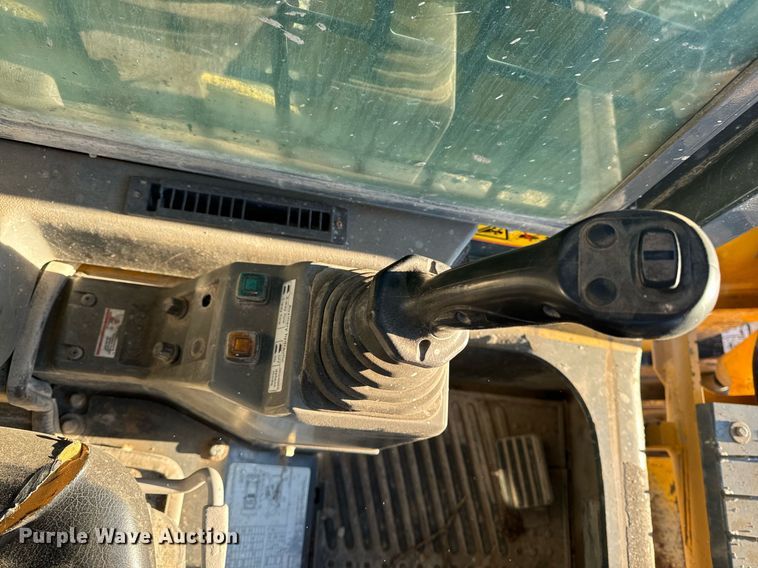 image for item DW2442 2012 Gehl CTL75 tracked skid steer loader