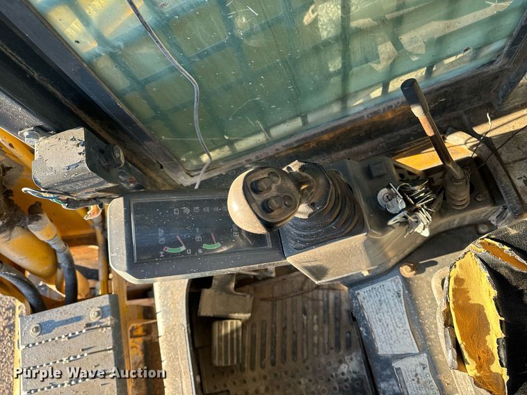 image for item DW2442 2012 Gehl CTL75 tracked skid steer loader