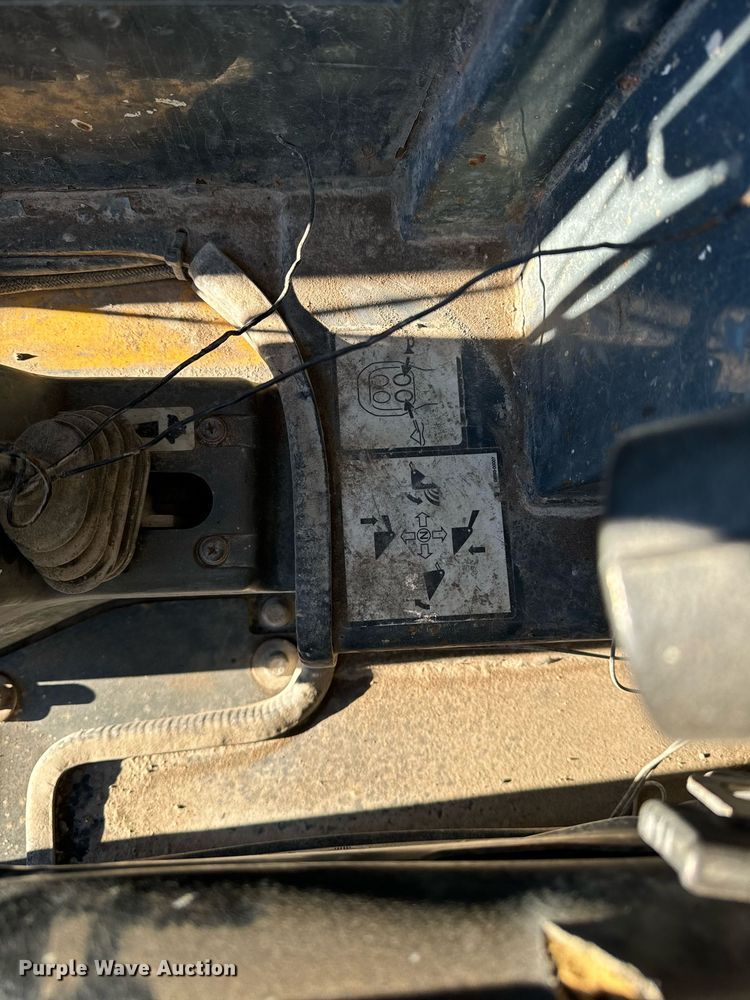 image for item DW2442 2012 Gehl CTL75 tracked skid steer loader