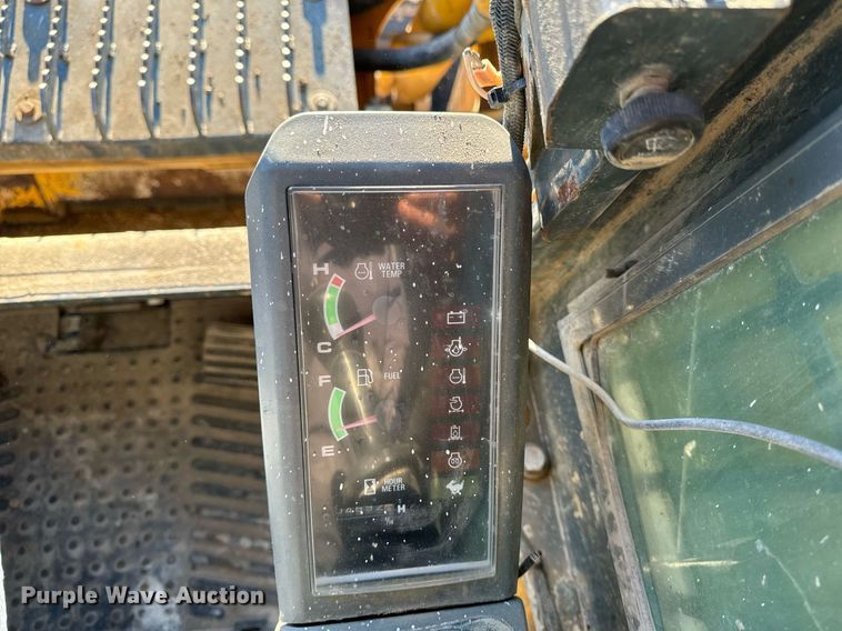 image for item DW2442 2012 Gehl CTL75 tracked skid steer loader