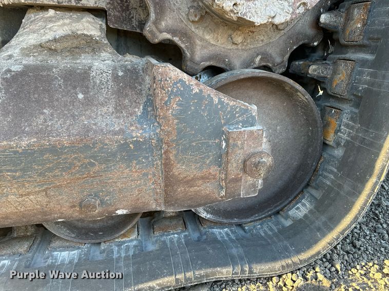 image for item DW2442 2012 Gehl CTL75 tracked skid steer loader