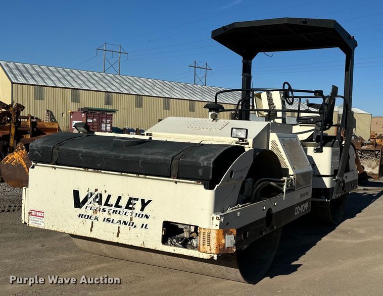 image for item DW2443 2001 Ingersoll Rand DD-110HF double drum vibratory roller