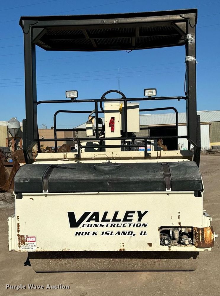 image for item DW2443 2001 Ingersoll Rand DD-110HF double drum vibratory roller