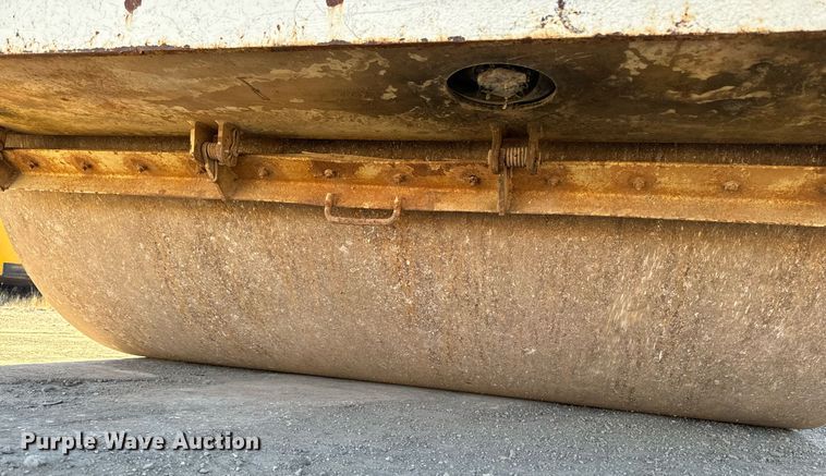 image for item DW2443 2001 Ingersoll Rand DD-110HF double drum vibratory roller