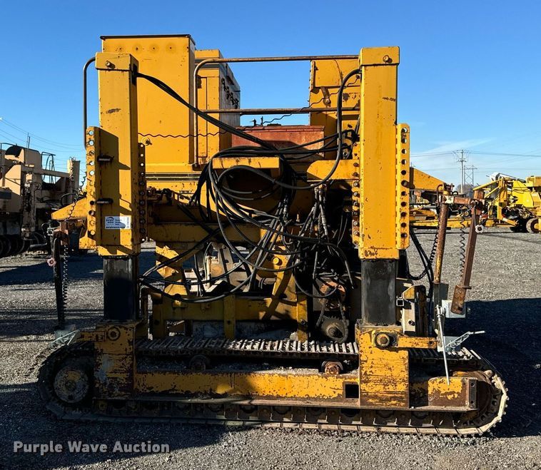 image for item DW2444 1987 Gomaco GP-2000 slip form paver