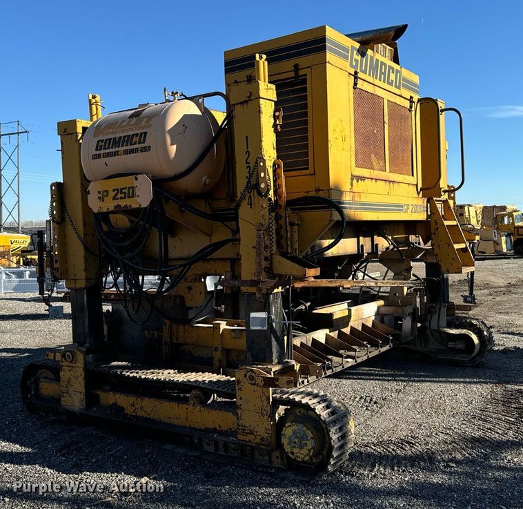 image for item DW2444 1987 Gomaco GP-2000 slip form paver