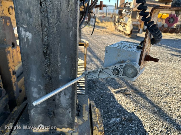 image for item DW2444 1987 Gomaco GP-2000 slip form paver