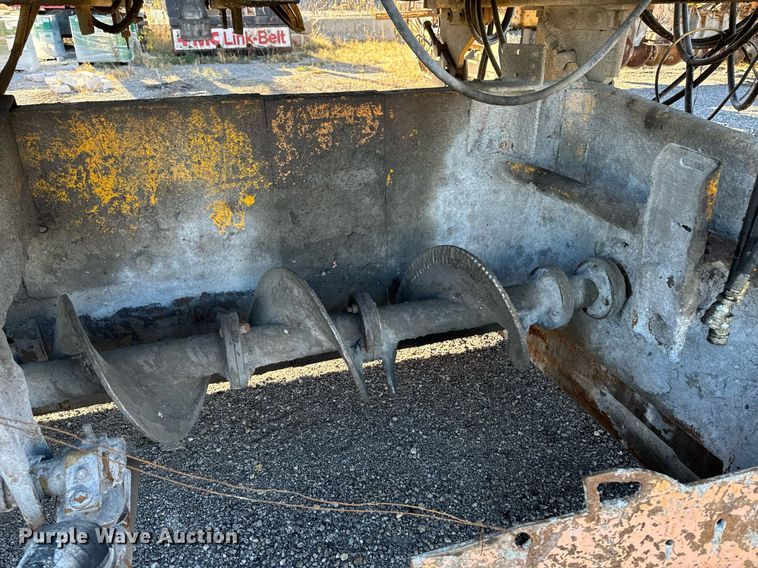 image for item DW2444 1987 Gomaco GP-2000 slip form paver