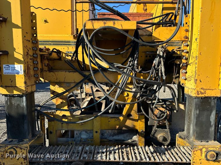 image for item DW2444 1987 Gomaco GP-2000 slip form paver