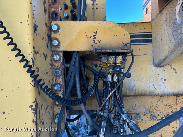 image for item DW2444 1987 Gomaco GP-2000 slip form paver