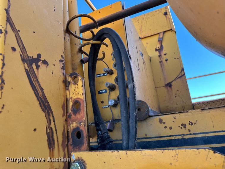 image for item DW2444 1987 Gomaco GP-2000 slip form paver