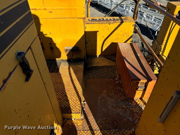 image for item DW2444 1987 Gomaco GP-2000 slip form paver