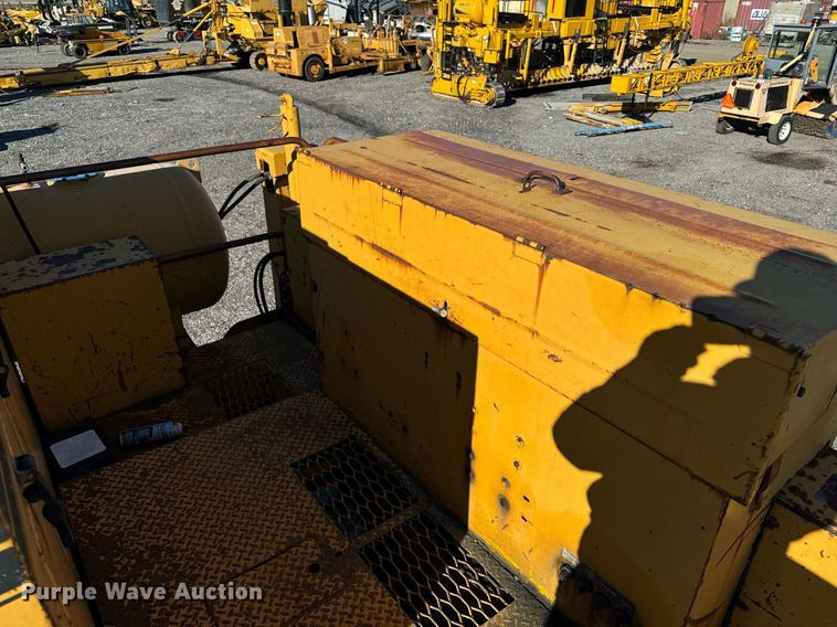 image for item DW2444 1987 Gomaco GP-2000 slip form paver