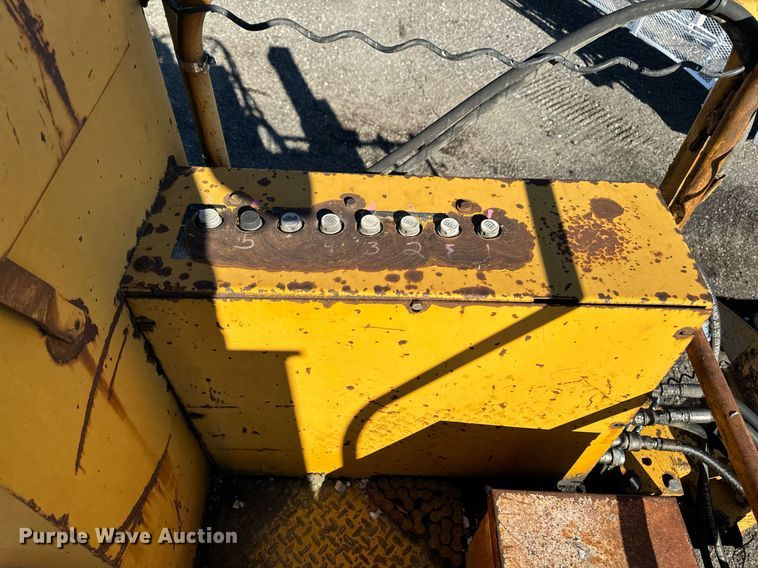 image for item DW2444 1987 Gomaco GP-2000 slip form paver