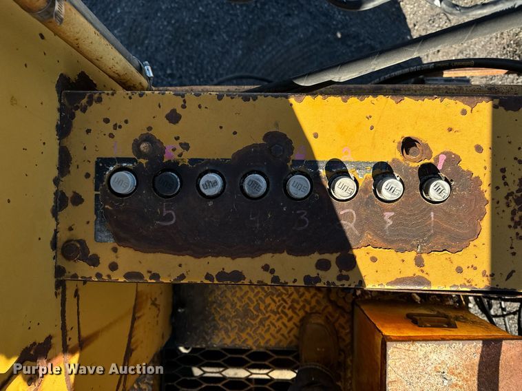 image for item DW2444 1987 Gomaco GP-2000 slip form paver