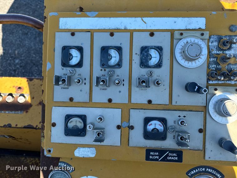 image for item DW2444 1987 Gomaco GP-2000 slip form paver