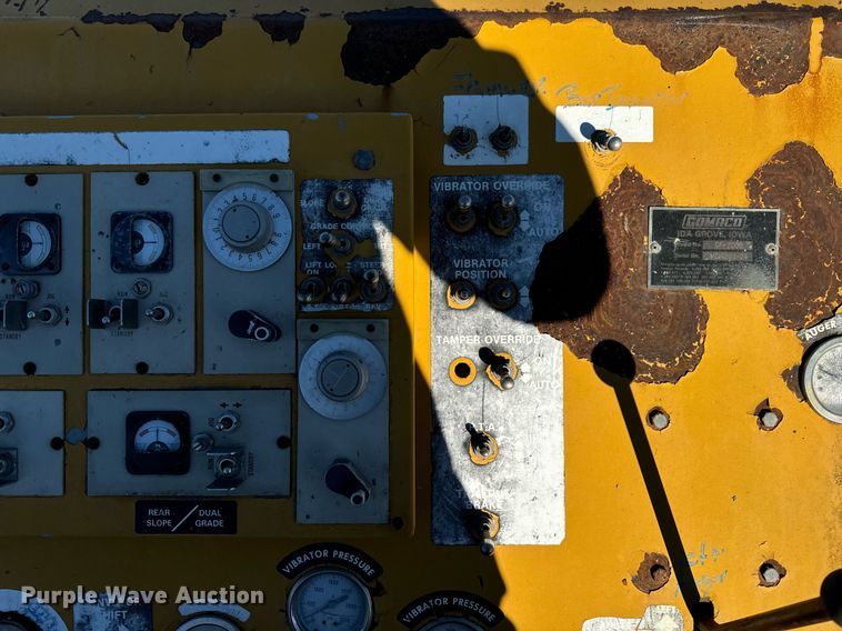 image for item DW2444 1987 Gomaco GP-2000 slip form paver