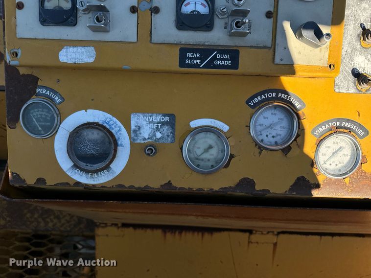 image for item DW2444 1987 Gomaco GP-2000 slip form paver