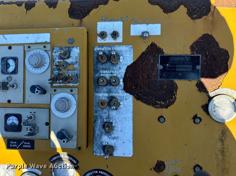 image for item DW2444 1987 Gomaco GP-2000 slip form paver