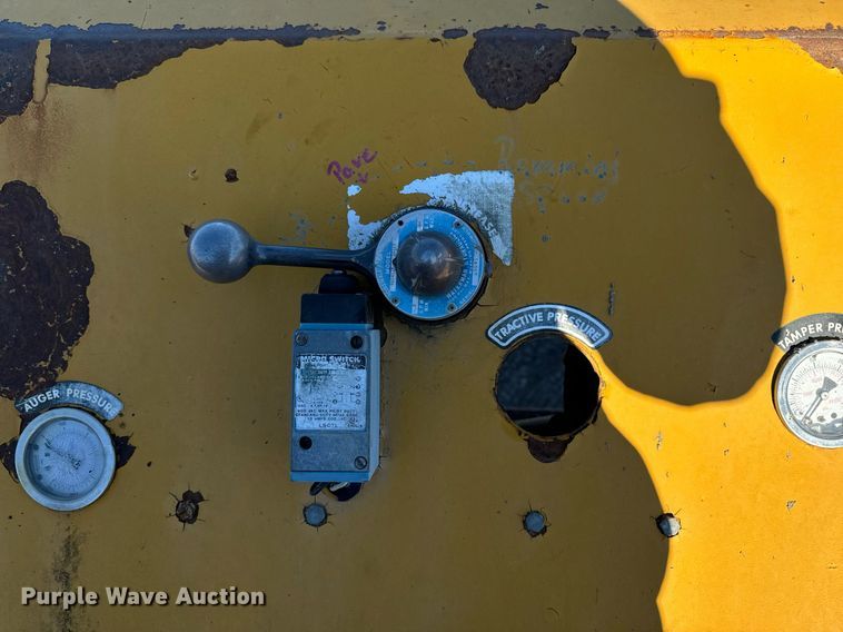 image for item DW2444 1987 Gomaco GP-2000 slip form paver