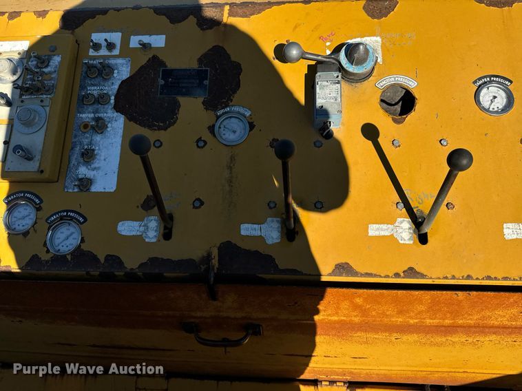 image for item DW2444 1987 Gomaco GP-2000 slip form paver