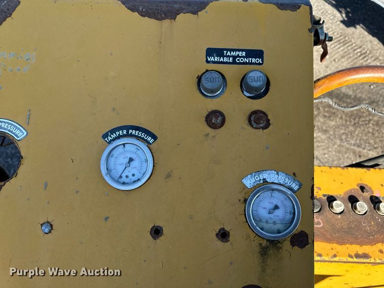 image for item DW2444 1987 Gomaco GP-2000 slip form paver