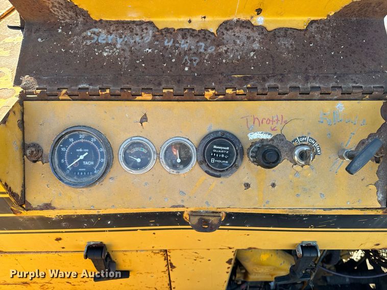 image for item DW2444 1987 Gomaco GP-2000 slip form paver