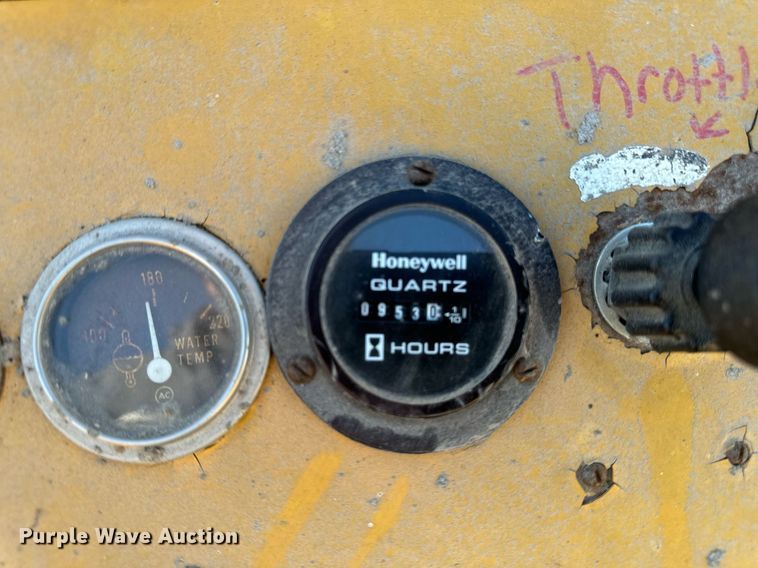 image for item DW2444 1987 Gomaco GP-2000 slip form paver