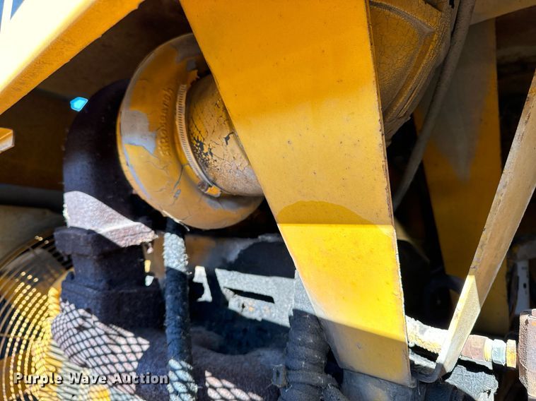 image for item DW2444 1987 Gomaco GP-2000 slip form paver