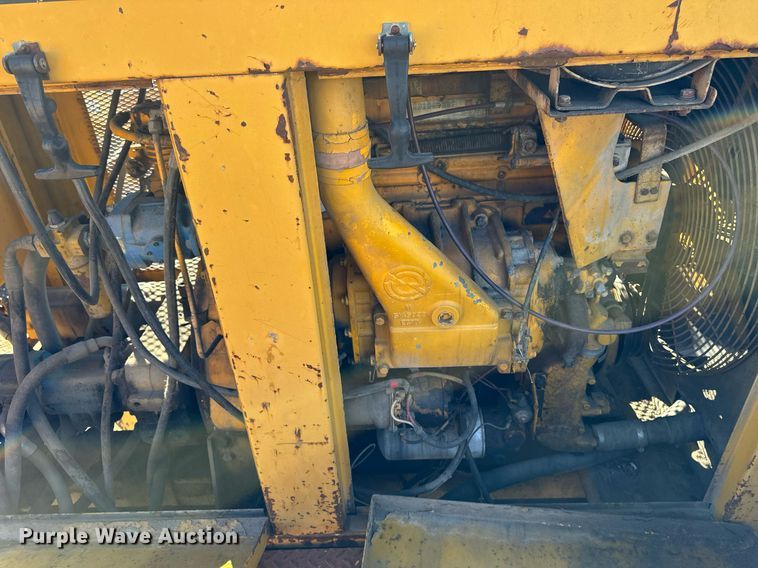 image for item DW2444 1987 Gomaco GP-2000 slip form paver