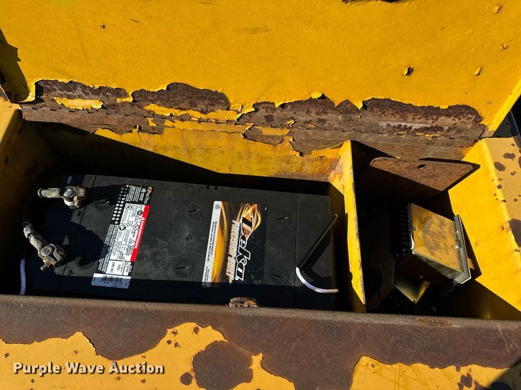 image for item DW2444 1987 Gomaco GP-2000 slip form paver