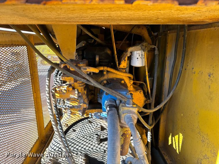 image for item DW2444 1987 Gomaco GP-2000 slip form paver