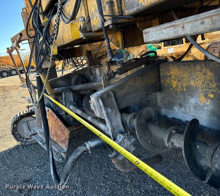 image for item DW2444 1987 Gomaco GP-2000 slip form paver