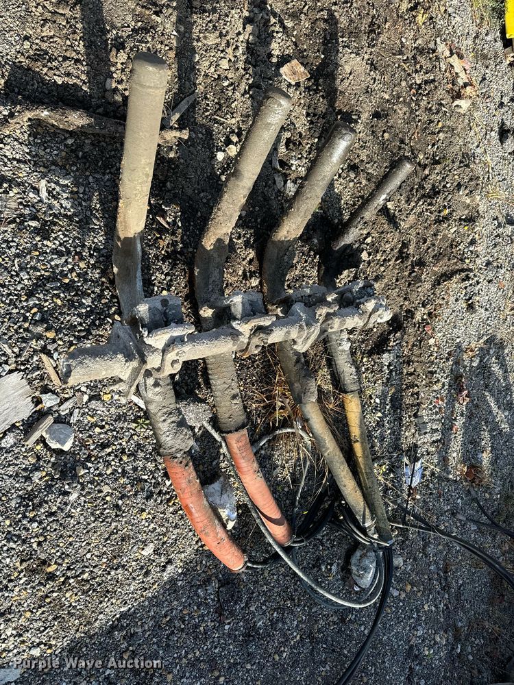 image for item DW2444 1987 Gomaco GP-2000 slip form paver