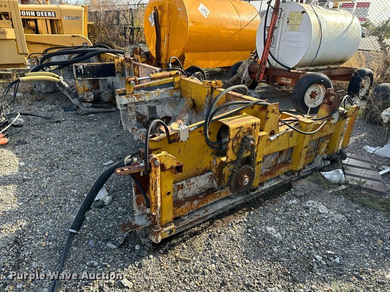 image for item DW2444 1987 Gomaco GP-2000 slip form paver