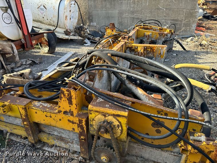 image for item DW2444 1987 Gomaco GP-2000 slip form paver