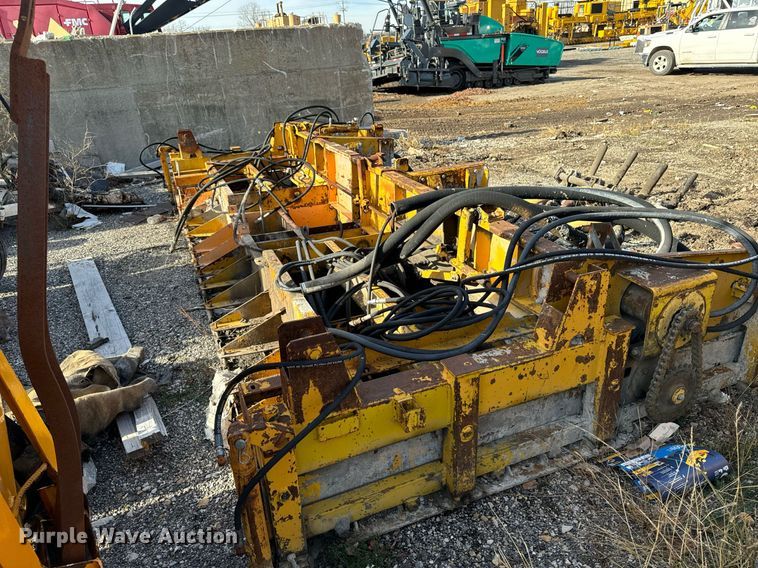 image for item DW2444 1987 Gomaco GP-2000 slip form paver