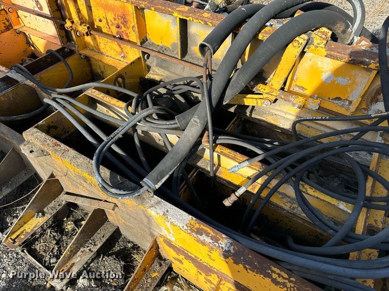 image for item DW2444 1987 Gomaco GP-2000 slip form paver